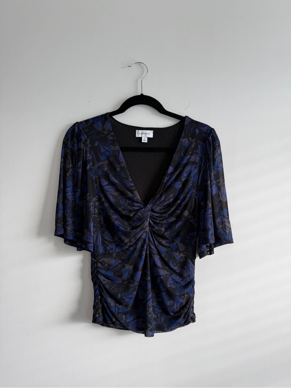 EverEve Blue and Black Floral Ruched V-Neck Blouse